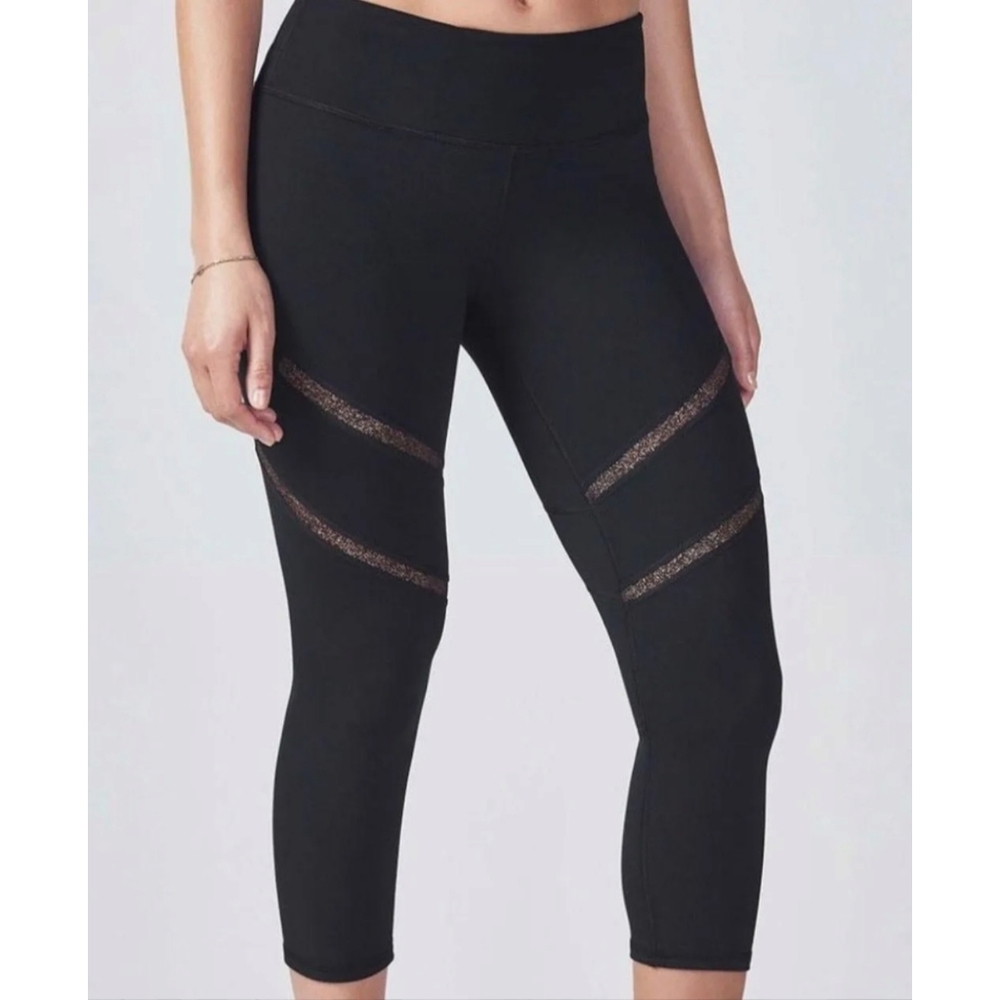 NWOT Fabletics Alessia Compression Capri Athletic Workout Leggings - Size XS